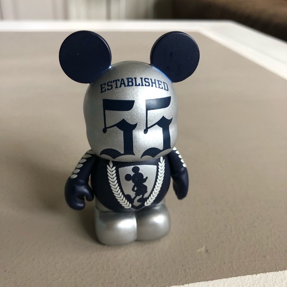 Vinylmation 3" DLResort Established 55 Silver Cast - Picture 1 of 5